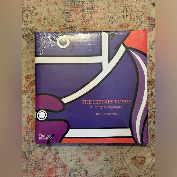 Sealed Hardcover The Hermès Scarf History & Mystique Coffee Table Book - Picture 4 of 7